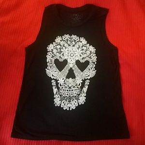 T-shirt to bundle with of skull belt!!!